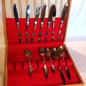 Flatware Meriden 1950's silverplated flatware set  Sea Wings Pattern